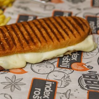 Tost sendvič pečenica