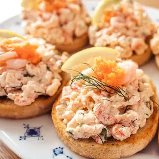 Tostada Skagen