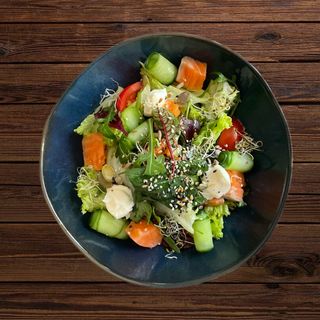 Салат з лососем та крем сиром