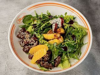 САЛАТ З КУРЯЧОЇ ПЕЧІНКИ ТА ФРУКТАМИ (330g)