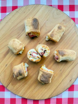 Panini z serem, cebulą i boczkiem