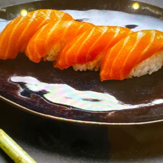 20. Nigiri De Salmón