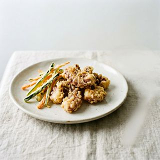 Polipo in tempura con zucchine e carote in tempura