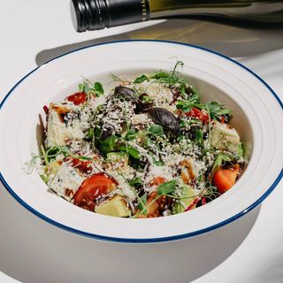 Салат із сиром дор блю та авокадо (190г)