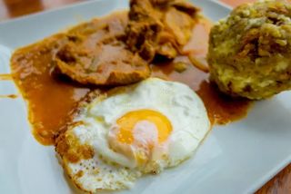 Bolón+huevo con Seco de Carne