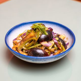 Berenjena Con Pimientos Y Huevo Centenario - 烧椒皮蛋茄子