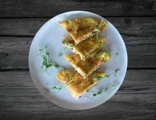 Млин з копченою куркою грибами та сиром