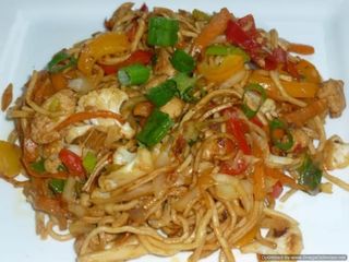 ქათმის ჰაკა ლაფშა - Chicken Hakka Noodles