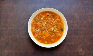 Varivo od poriluka, slanutka i leće