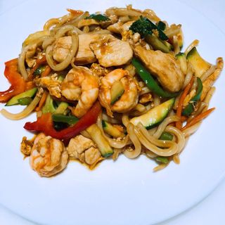 Udon mixto pollo y langostinos