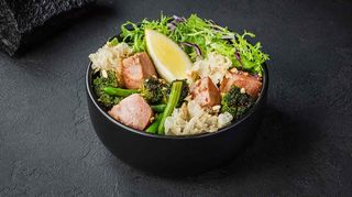 Боул з тунцем в соусі Пад Тай