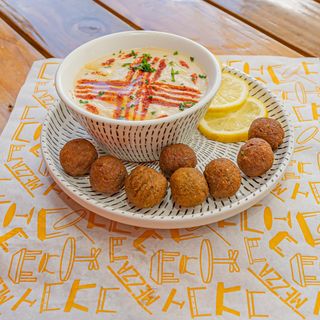 Falafel Balls with Mezza Hummus Dip