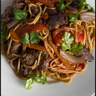 Tallarines saltados de ternera