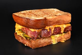Мелт з яловичим пастрамі