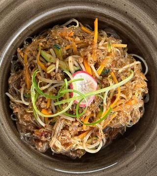 63. Spaghetti di soia con pollo piccante