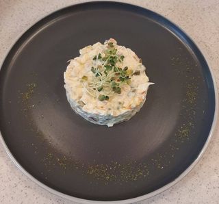 Салат Олів'є з курятиною (200г)