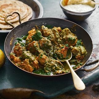 Ternera con Saag (Espinacas)