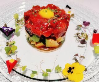 72.Tartar atún “balfego”con huevo cordorniz