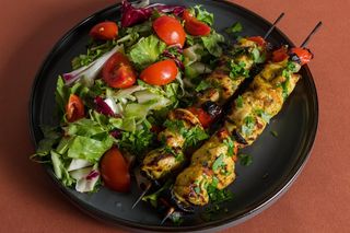 Frigărui de pui & salată