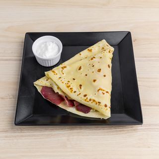 Palačinka sa pršutom, kačkavaljem i pavlakom