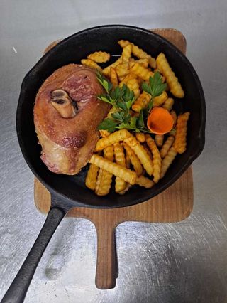 Golonka pieczona  ok. 600g