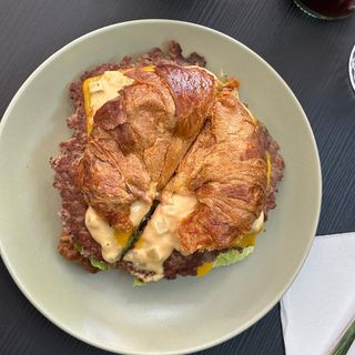 Croissant Burger