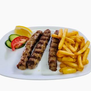 Кебапче 3 броя с гарнитура