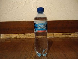 Вода питна газована 0,5л (0,5l)