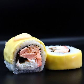 Roll z grillowanym łososiem 