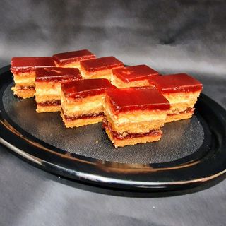 Mini prajituri de post cu foi de tomate & gem