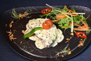 Muschi în sos de piper verde