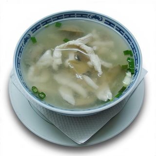 Sopa de pollo con champiñón