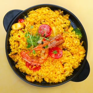 Paelja sa plodovima mora i šafranom