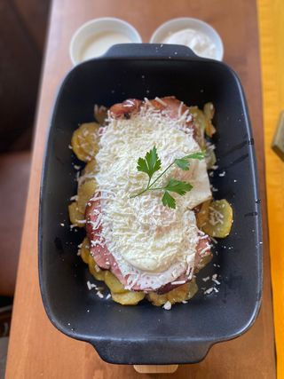 Ciolan de porc la cuptor cu ochiuri aurii