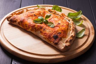 Calzone con salsiccia