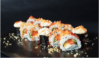 Комбо суши сет  хрупкава сьомга 12бр 