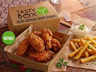 Meniu Aripioare Crispy 5 (picante) servite cu cartofi prajiti si sos de maioneza usturoi