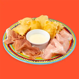 Mini gnocco fritto con crudo e mortadella