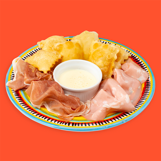 Mini gnocco fritto con crudo e mortadella
