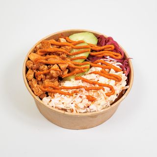 Zdjela s basmati rižom i coleslaw s umakom od dimljene paprike