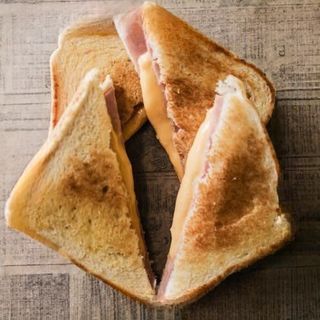 Sándwich De Jamón Y Queso