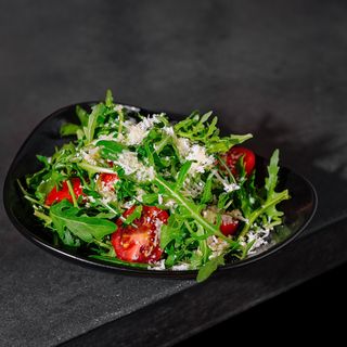 Rucola, rosii si parmigiano