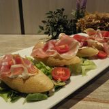 Брускети с прошуто крудо(200г)