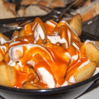 Plato De Patatas Bravas