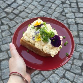 Grzanka Z Pastą Jajeczną