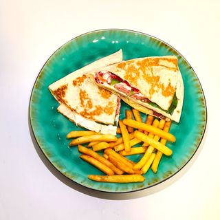 Tortilja sendvič sa pršutom