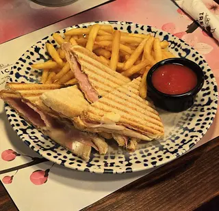 Tost sendvič