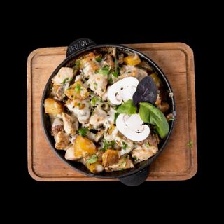Пательня по-домашньому з куркою та грибами (350г)