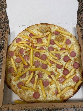 Würstel e patatine fritte