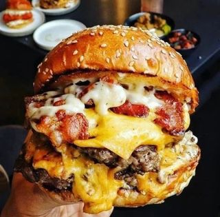 Menu Prisioneiro Burgers, C Papa Frita y Bebida incluso Fries and Drink